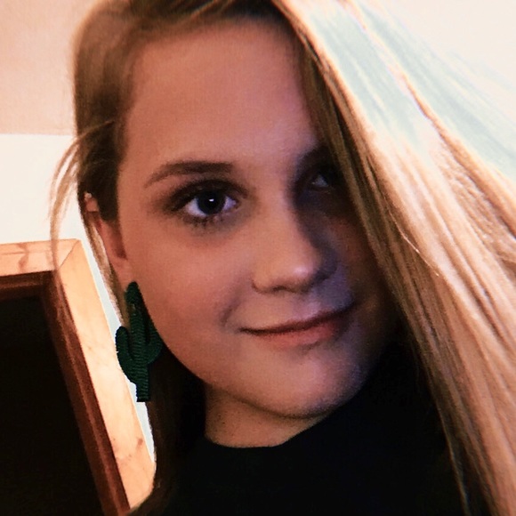 Profile Picture of Carleigh Pickerrell (@cpickerrell) on Poshmark