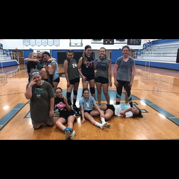 Profile Picture of Sydney Luckenbill (@sydneyyy3) on Poshmark