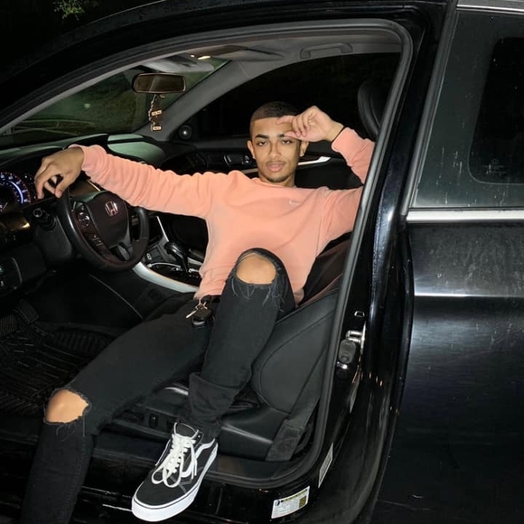 Profile Picture of Mitch Miller (@mmiller32901) on Poshmark