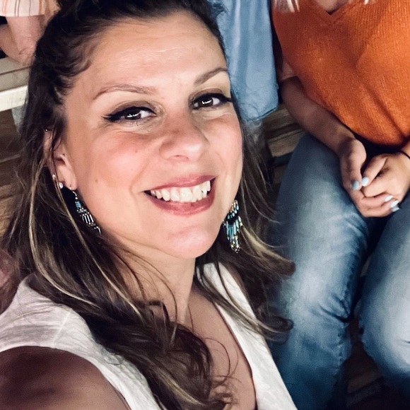 Profile Picture of Dannielle Loverde (@d_loverde) on Poshmark