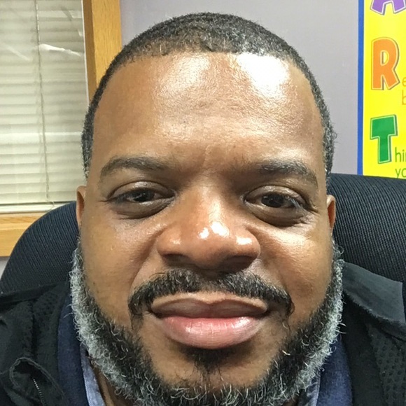 Profile Picture of Derrick Redmond (@mrred5) on Poshmark