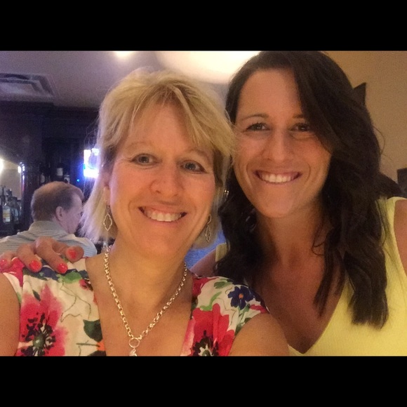 Profile Picture of Diana Emnett (@dianaemn) on Poshmark