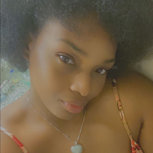 Profile Picture of Ebonic Patterson (@eboniquep) on Poshmark