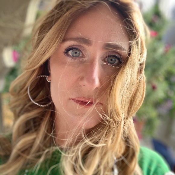 Profile Picture of Devorah Kaplan (@devorahkaplan) on Poshmark