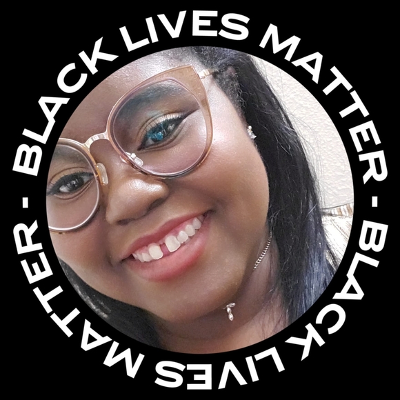 Profile Picture of Kierstin Anderson (@kiers_ren27) on Poshmark