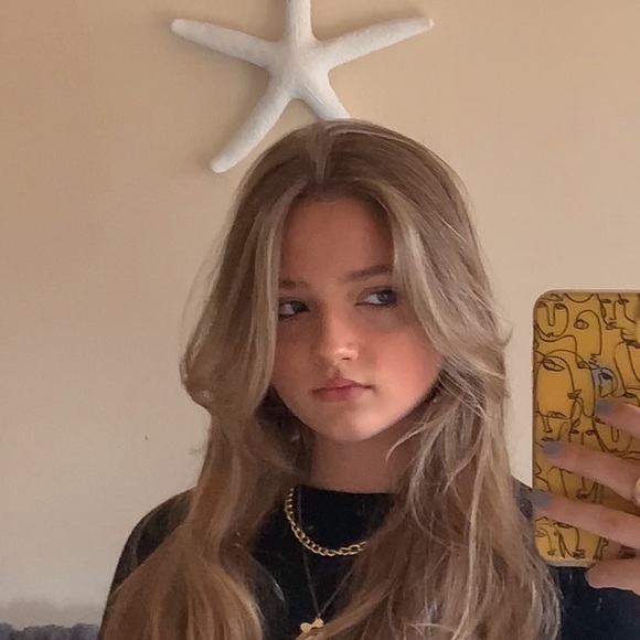 Profile Picture of Rachel Baitzz (@rachelbsclothes) on Poshmark