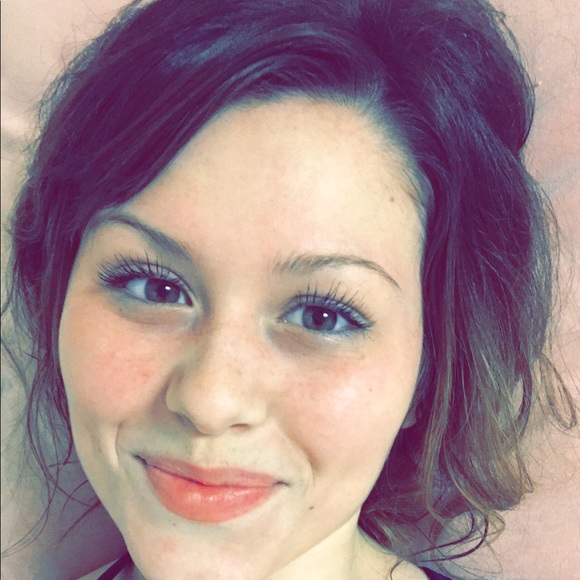 Profile Picture of Savannah Engquist (@sle3300) on Poshmark