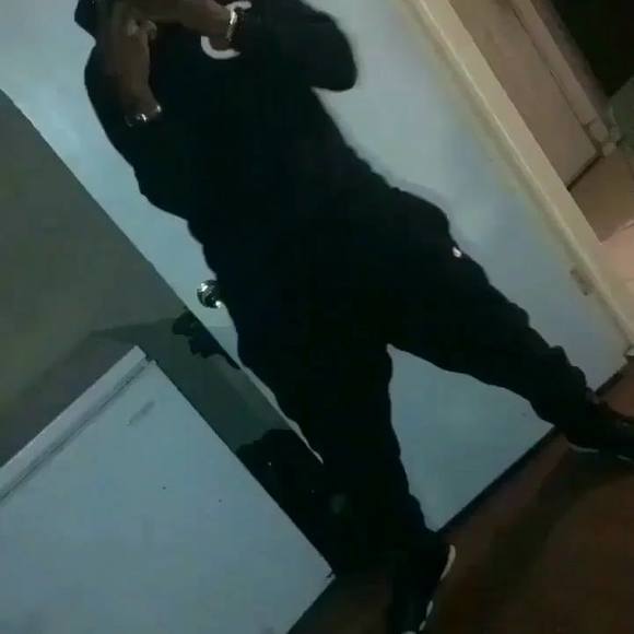 Profile Picture of Tony Felder (@tonyfelder007) on Poshmark