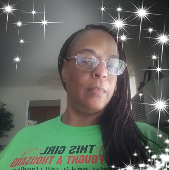 Profile Picture of Lisa Kellam (@lgkellam01) on Poshmark