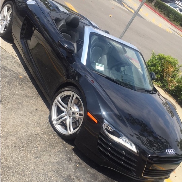 Profile Picture of Chris Roussell (@roussellchris) on Poshmark