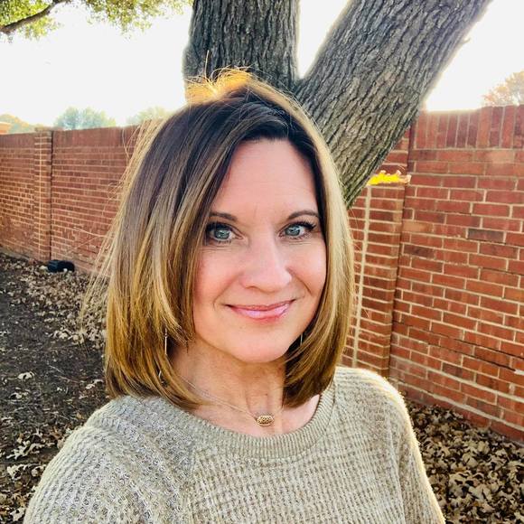 Profile Picture of Michelle Rachui (@mrachui) on Poshmark