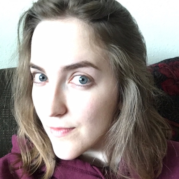 Profile Picture of Katie-lee Faulkner (@ktleefaulkner) on Poshmark