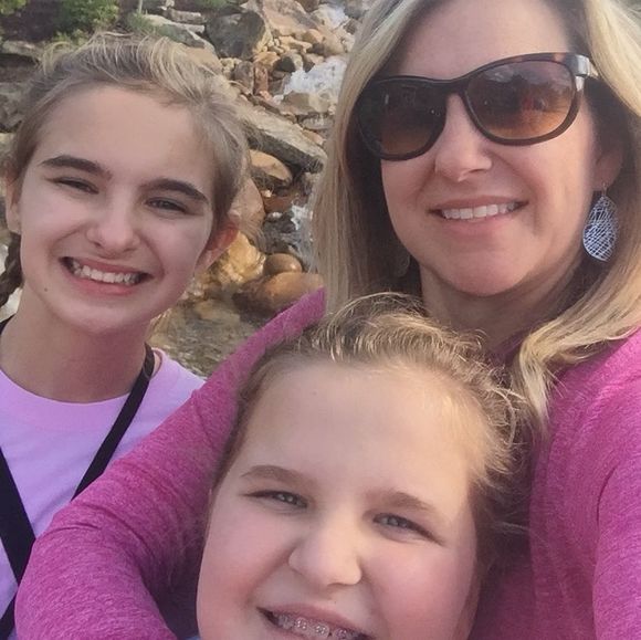 Profile Picture of Amy Howe (@amy_p_howe) on Poshmark