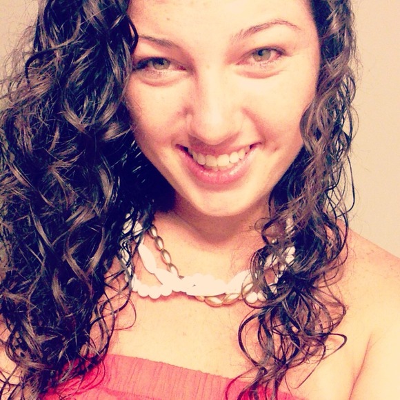 Profile Picture of Hannah Sharpe (@hgsharpe15) on Poshmark
