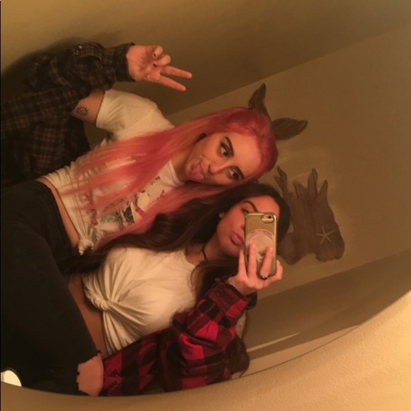 Profile Picture of Lauren Morgillo (@laurenmorgillo) on Poshmark