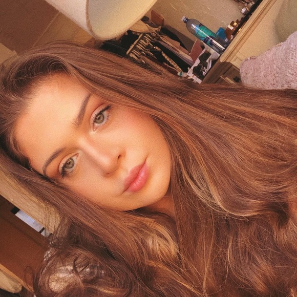 Profile Picture of Molly Lasagna (@molly1721) on Poshmark