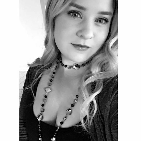Profile Picture of Cassie Deterding (@sassycassietm77) on Poshmark