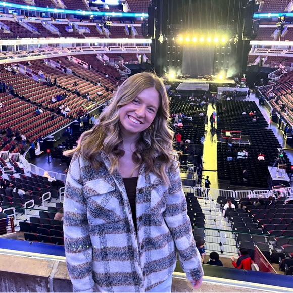 Hope Kowallis - Poshmark Profile Picture of Hope Kowallis (@hopekowallis) on Poshmark