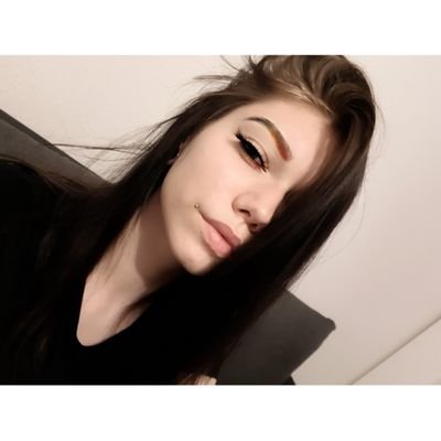 Profile Picture of Lara Freitag (@DerPipiPinguin) on Twitter
