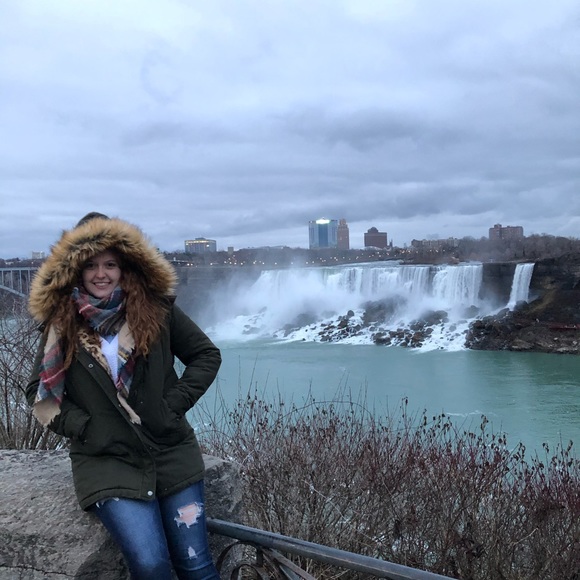 Amanda Bushmire - Poshmark Profile Picture of Amanda Bushmire (@albushmire17) on Poshmark