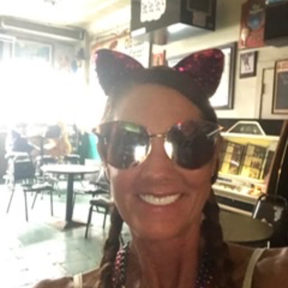 Cat Blackshere - Poshmark Profile Picture of Cat Blackshere (@catblackshere) on Poshmark