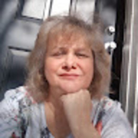 Profile Picture of Donna Singh (@donnasingh1965) on Poshmark