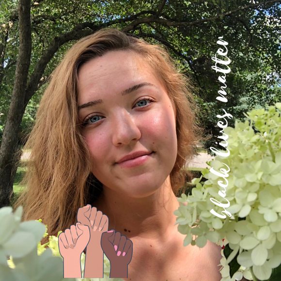 Profile Picture of Laura Marsicek (@lauramarsicek) on Poshmark