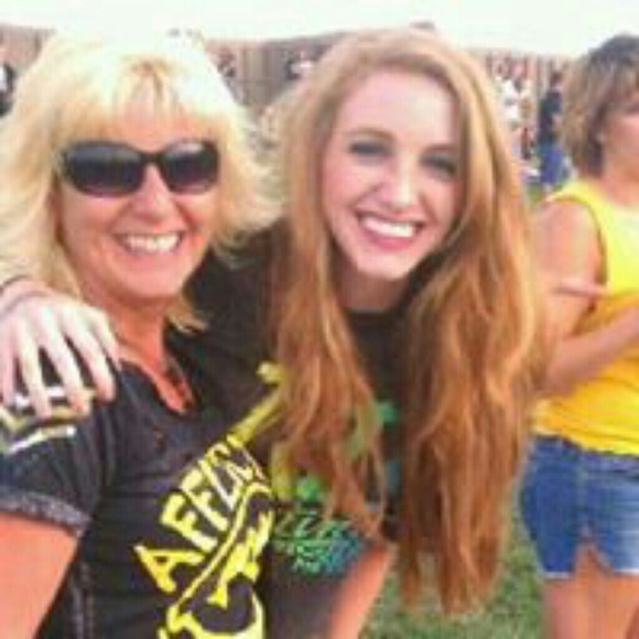 Profile Picture of Dee Cress (@dcress70) on Poshmark