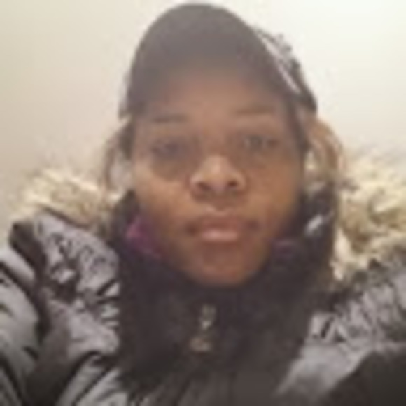 Profile Picture of Tamara Noel (@tamtektek) on Poshmark