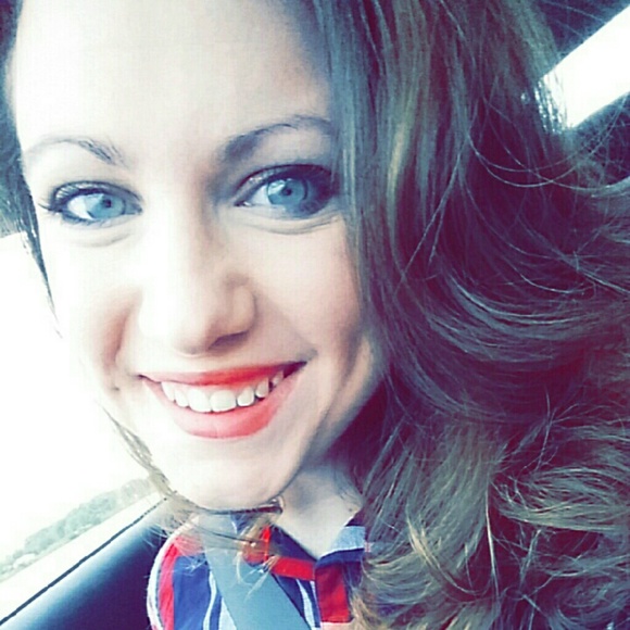 Profile Picture of Libby Long (@ellong) on Poshmark