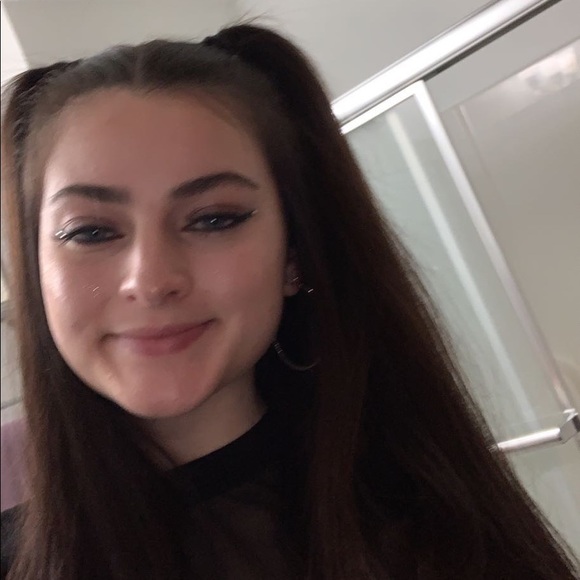Profile Picture of Brooke Crabtree (@brookecrabtree7) on Poshmark