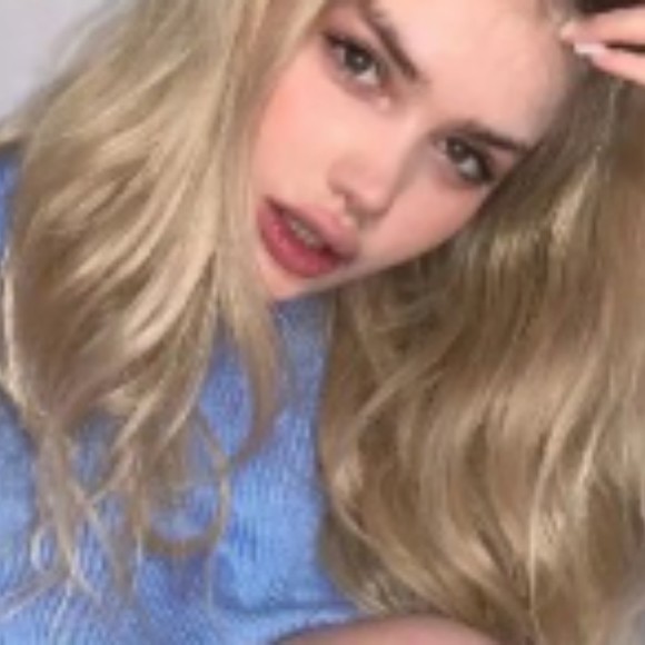 Profile Picture of Sarajane Emily (@51173bsar) on Poshmark