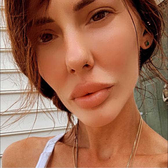 Profile Picture of Bobbie Halvey (@bobbiehalvey) on Poshmark