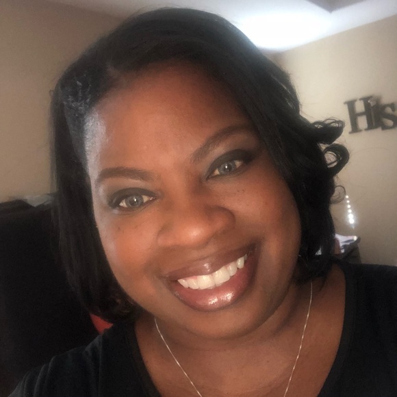 Profile Picture of Lenita Encalade (@dreamchocolate7) on Poshmark