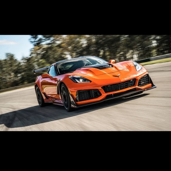 Profile Picture of Angel Murrieta (@angxl03) on Poshmark