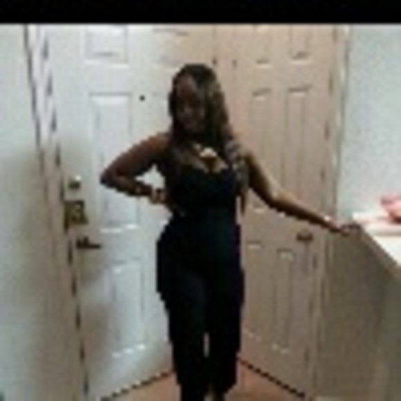 Profile Picture of Talia Thomas (@talisman) on Poshmark