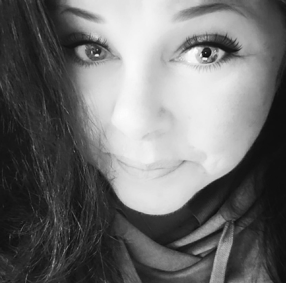 Profile Picture of Brooke 🇨🇦 Holdsworth (@cranbrooke) on Poshmark