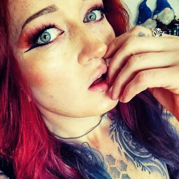 Alexandra Redman - Poshmark Profile Picture of Alexandra Redman (@addictive2345) on Poshmark