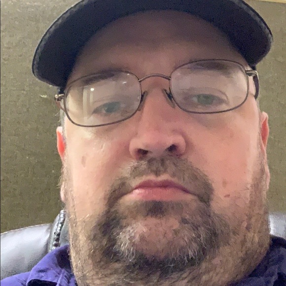Profile Picture of Robert Handley (@robert72068) on Poshmark