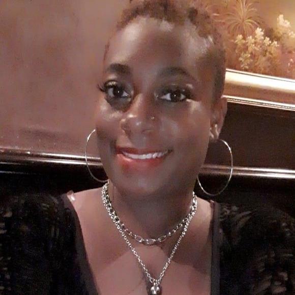 Profile Picture of Dominique Minor (@domilinal) on Poshmark