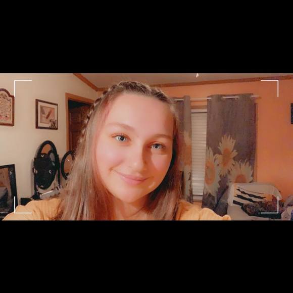 Profile Picture of Alexis Cook (@alexiscook2003) on Poshmark