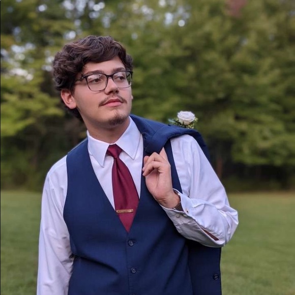 Profile Picture of Tyler Beckwith (@tjb400) on Poshmark