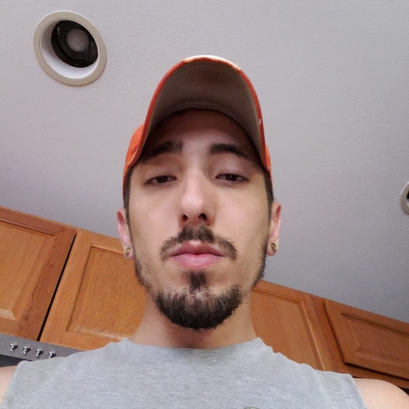 Profile Picture of Tom Cummings (@tomcummings) on Poshmark