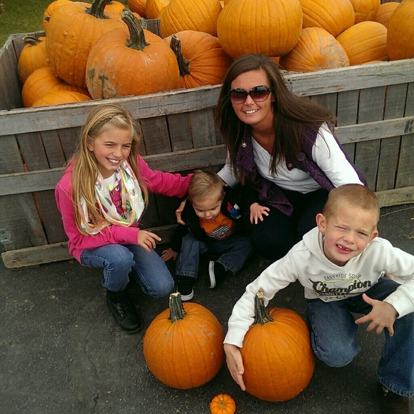 Profile Picture of Amanda Patrick (@patrickan) on Poshmark