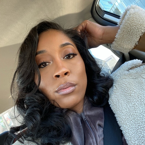 Profile Picture of Tahnesha Parker (@tahneshaparker) on Poshmark