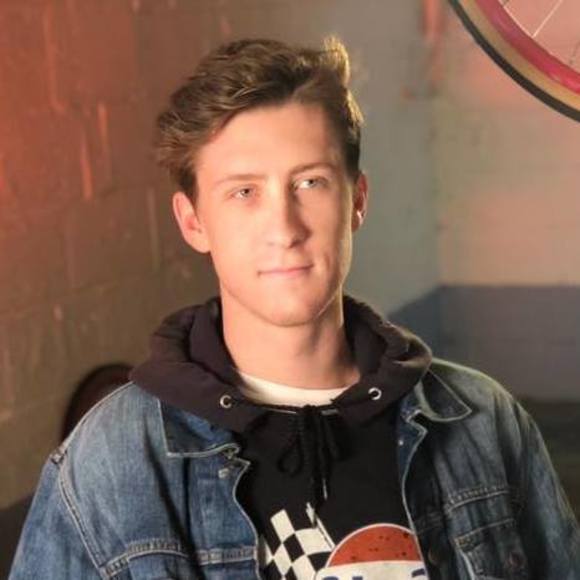 Profile Picture of Brett Abbott halverson (@b_halvey) on Poshmark