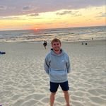 Profile Picture of 𝑅𝑒́𝑚𝑖 𝐸𝑡𝑐ℎ𝑒𝑏𝑎𝑟𝑛𝑒 (@remi.etc) on Instagram