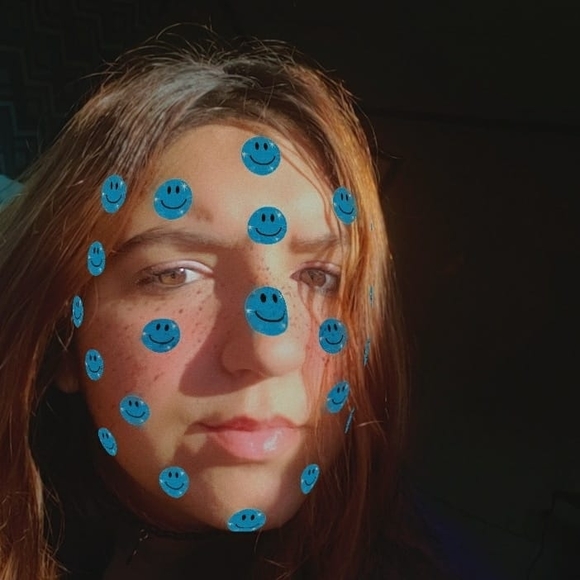 Profile Picture of April Mires (@aprilmires) on Poshmark