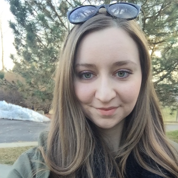 Profile Picture of Collette Coleman-fenton (@collettecfenton) on Poshmark