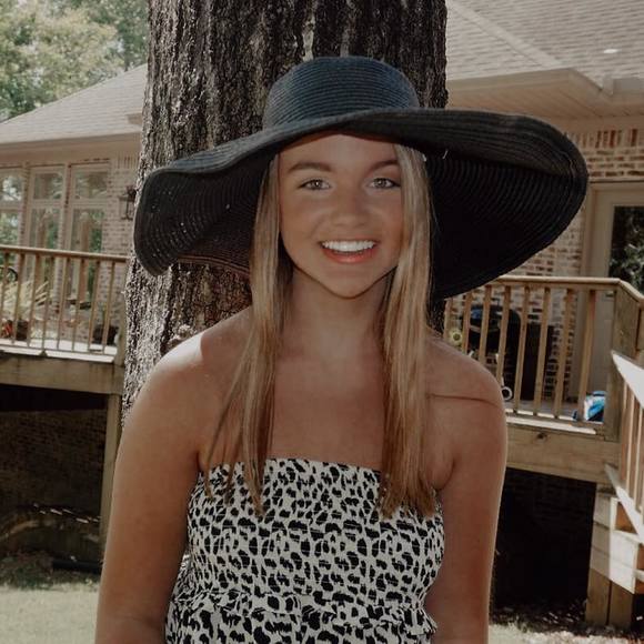 Profile Picture of Carly Pugh (@carlypugh) on Poshmark